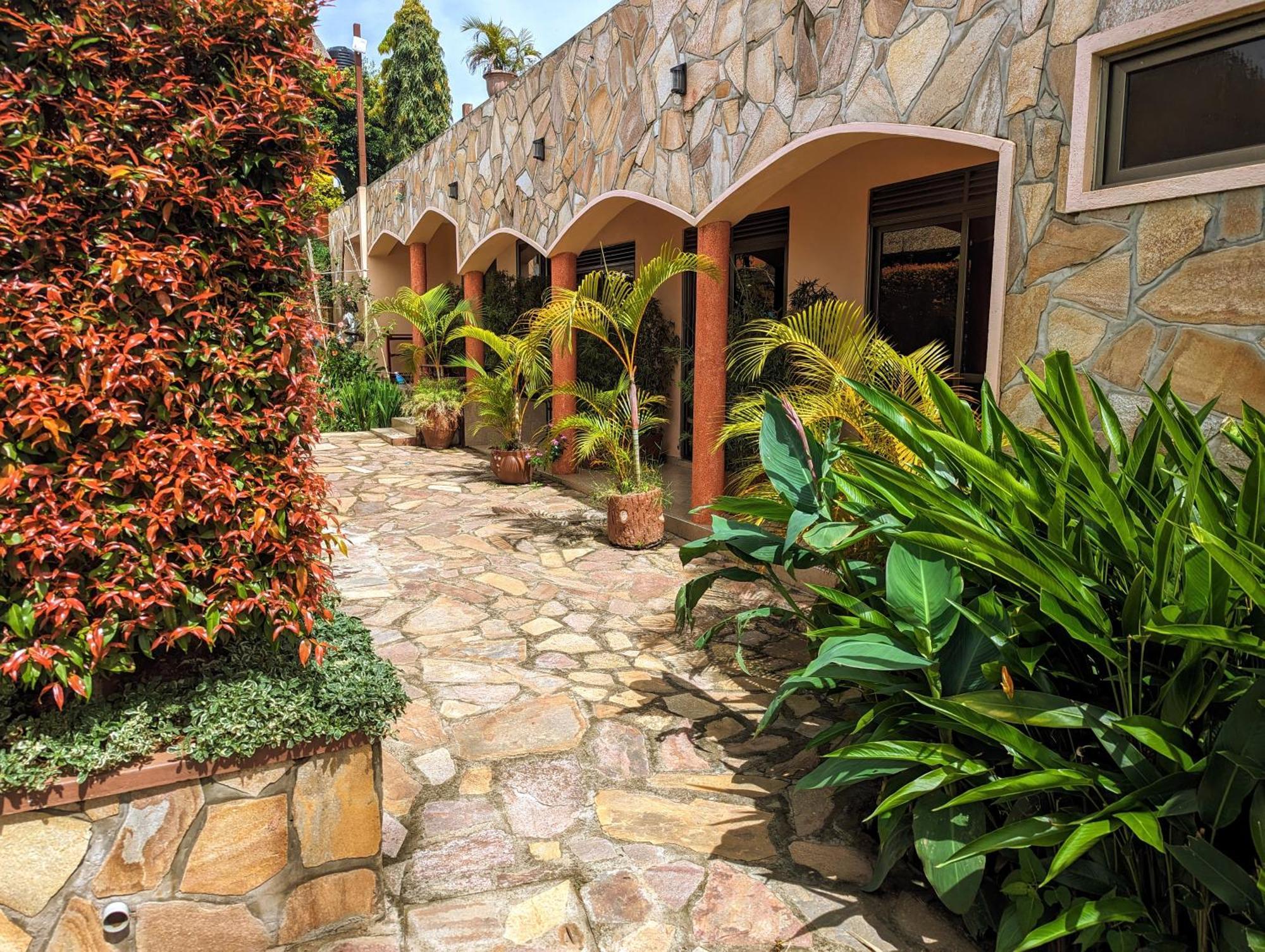 Oslo Gardens Bed & Breakfast Entebbe Exterior photo